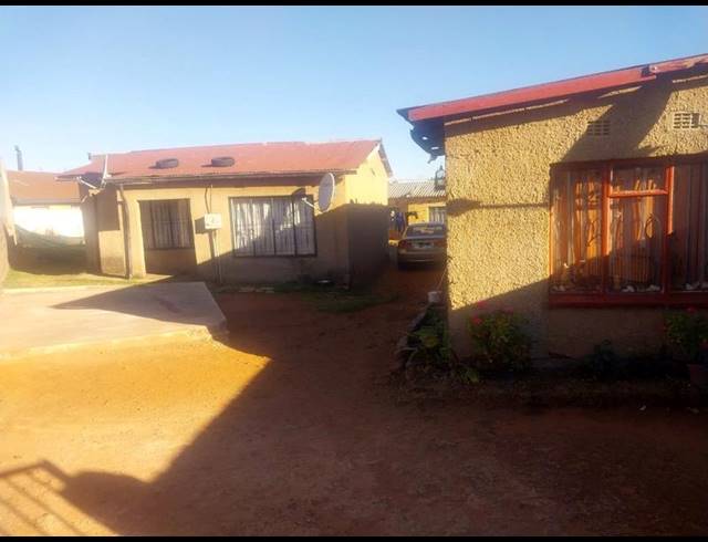 2 BEDROOM HOUSE FOR SALE IN NALEDI